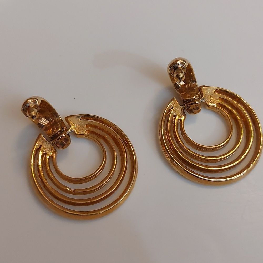 Vintage Dangling Concentric Circles Knocker Style Gold Tone Clip On Earrings - Picture 2 of 5